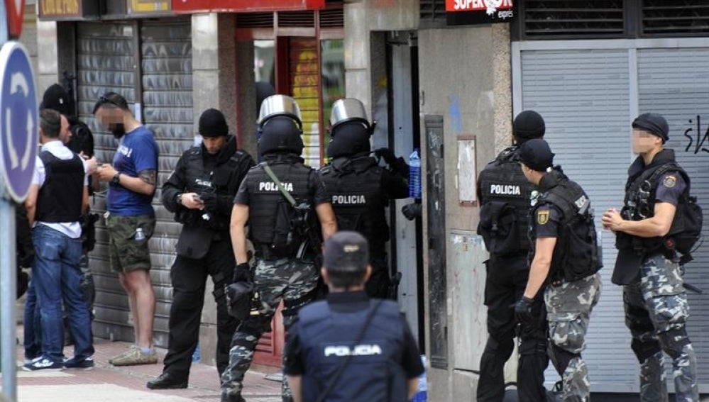 Policía en el restaurante chino de Alcobendas donde se ha atrincherado el inspector de policía