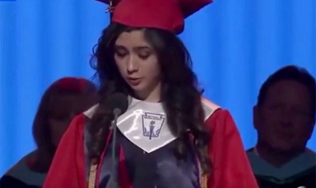 El conmovedor discurso de una inmigrante ilegal en su graduación El conmovedor discurso de una inmigrante ilegal en su graduación