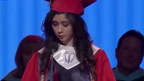 El conmovedor discurso de una inmigrante ilegal en su graduaci&oacute;n.
