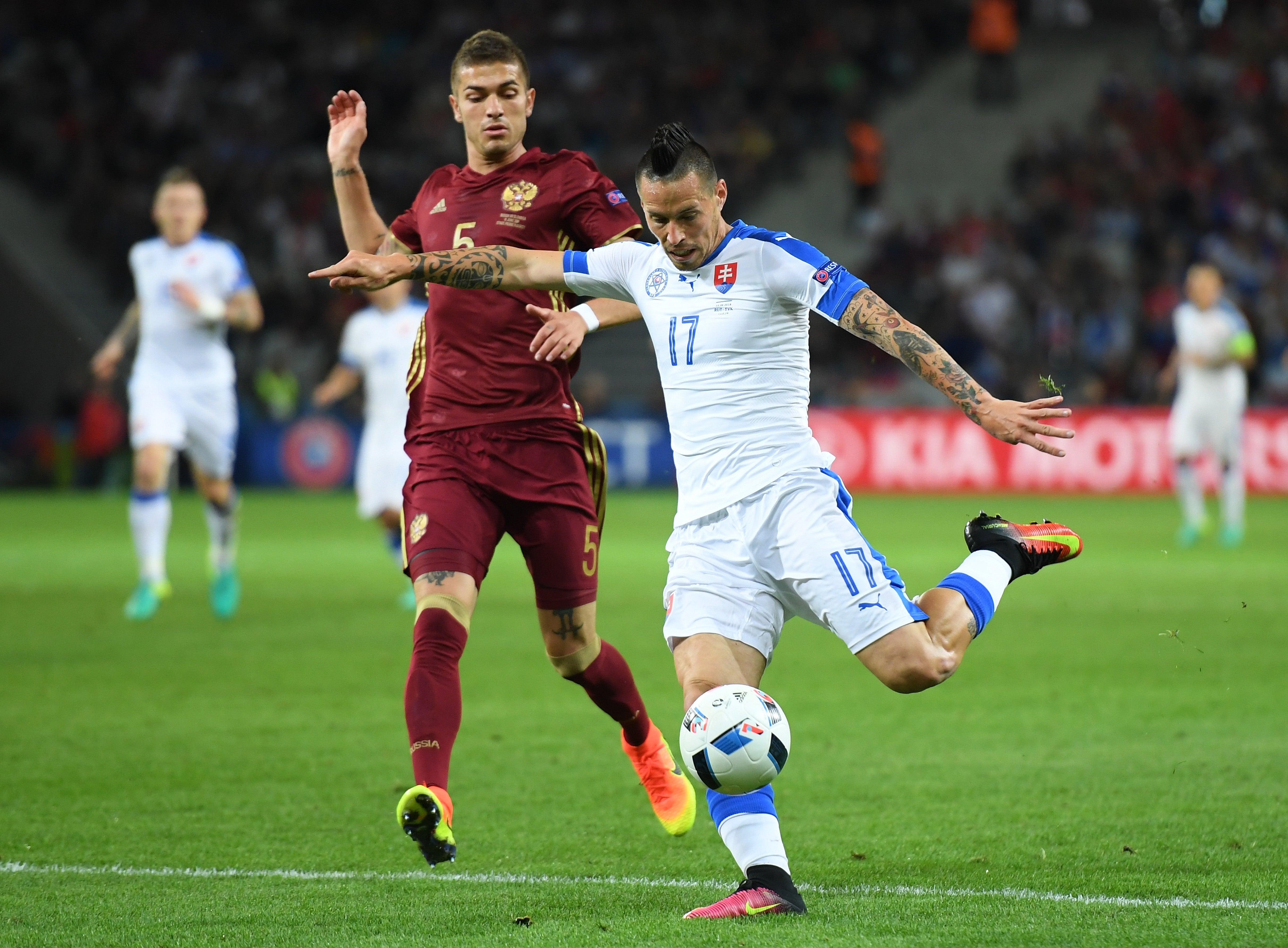 Hamsik da la victoria a Eslovaquia con un golazo Hamsik da la victoria a Eslovaquia con un golazo