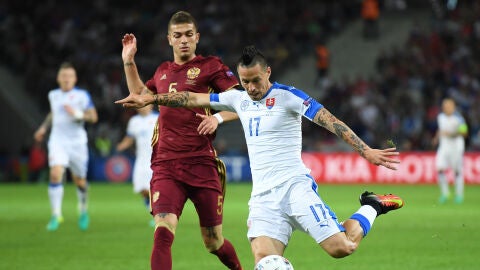 Hamsik dispara a porter&iacute;a ante Rusia