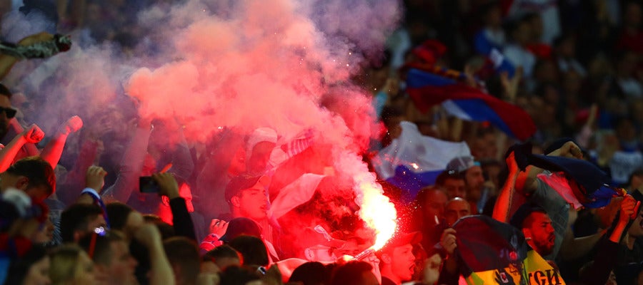 Aficionados rusos durante el partido ante Inglaterra Aficionados rusos durante el partido ante Inglaterra