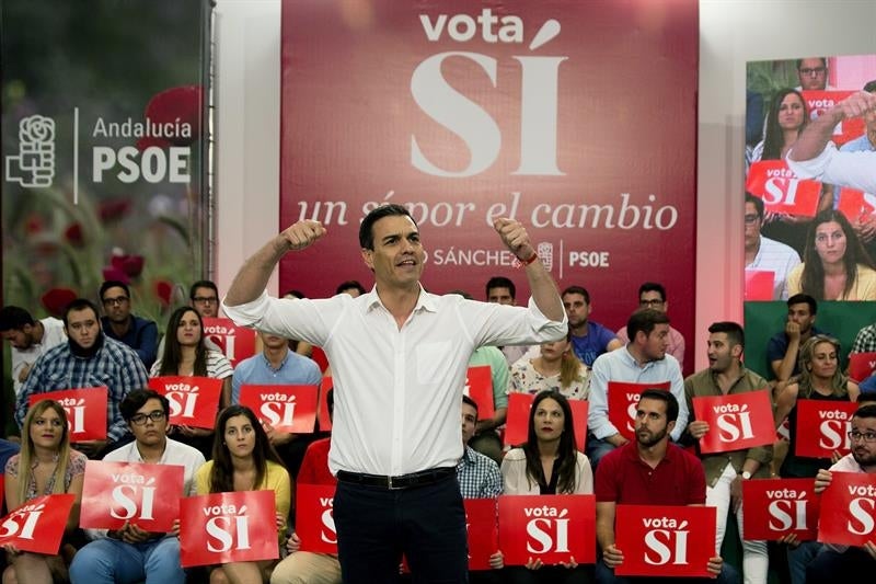 Sánchez, tras los elogios de Iglesias a Zapatero: "Cuando pudo, votó en contra de un presidente socialista" Sánchez, tras los elogios de Iglesias a Zapatero: "Cuando pudo, votó en contra de un presidente socialista"