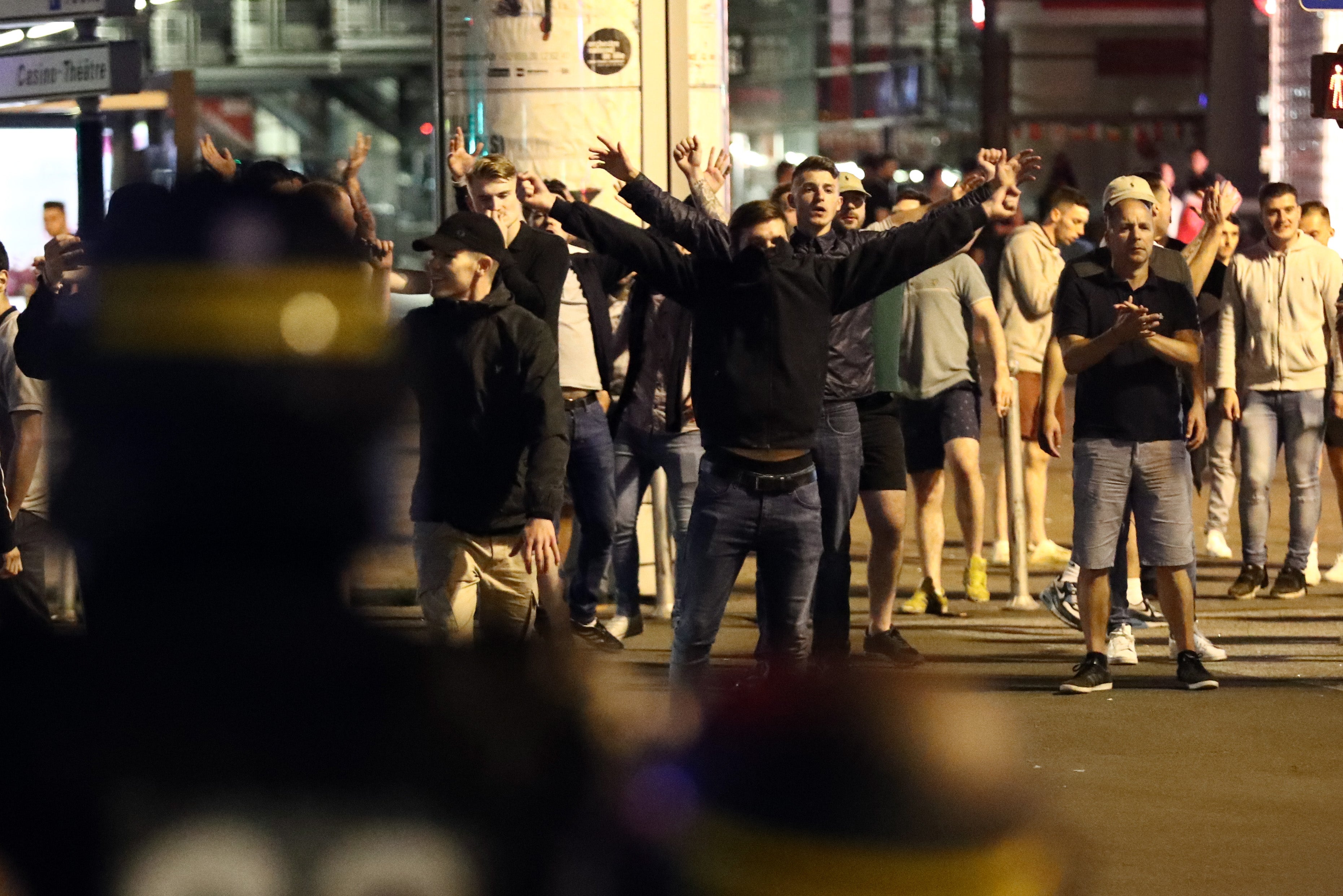 Francia ha detenido a 323 hinchas violentos desde el inicio de la Eurocopa Francia ha detenido a 323 hinchas violentos desde el inicio de la Eurocopa