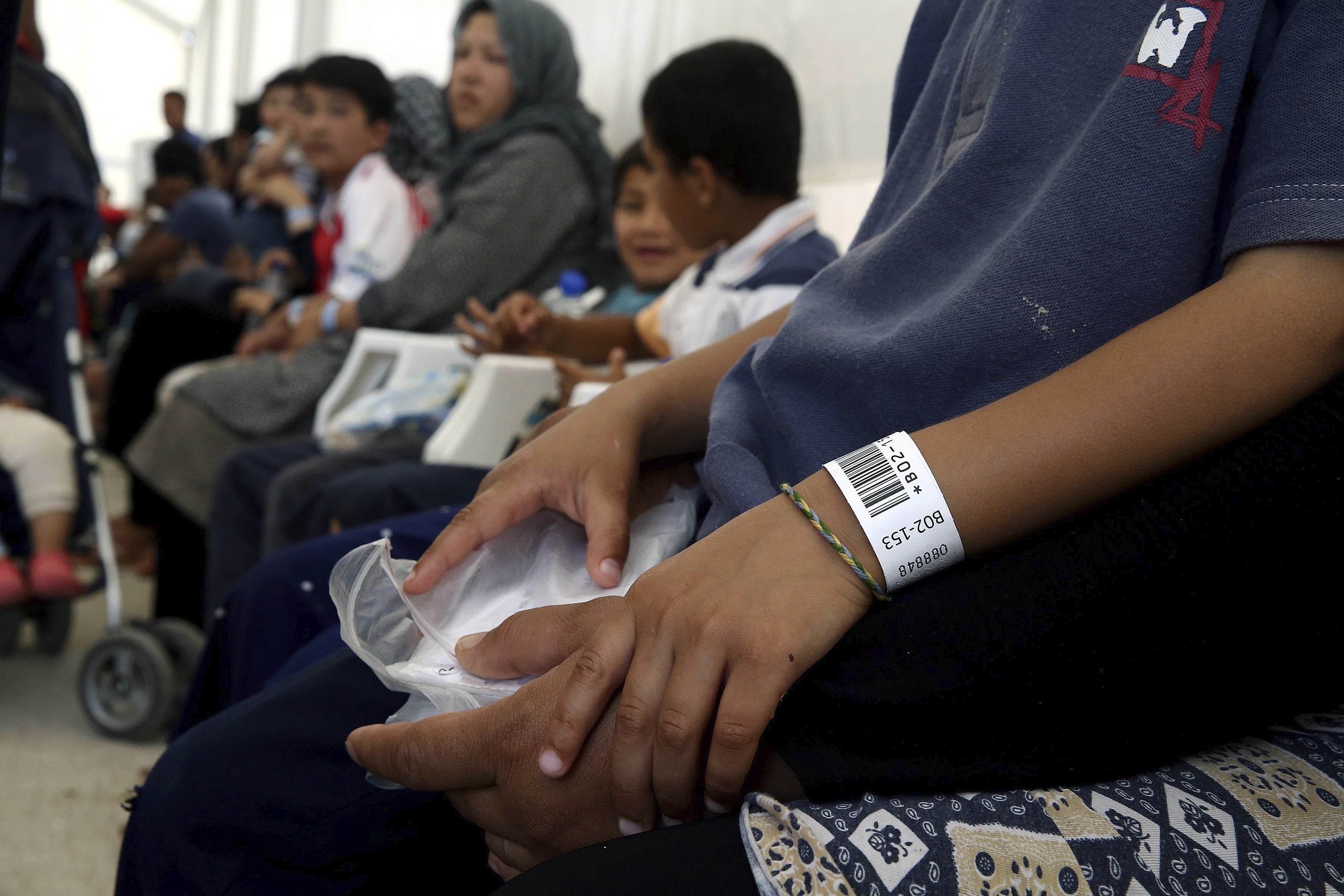 Doscientos refugiados comienzan una huelga de hambre para denunciar las malas condiciones del campo griego de Ellinikó Doscientos refugiados comienzan una huelga de hambre para denunciar las malas condiciones del campo griego de Ellinikó