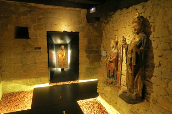 Visitamos la exposición "Occidens" en la Catedral de Pamplona. Visitamos la exposición "Occidens" en la Catedral de Pamplona.