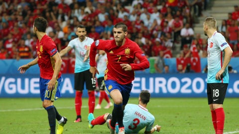 Morata celebra su segundo gol ante Turqu&iacute;a