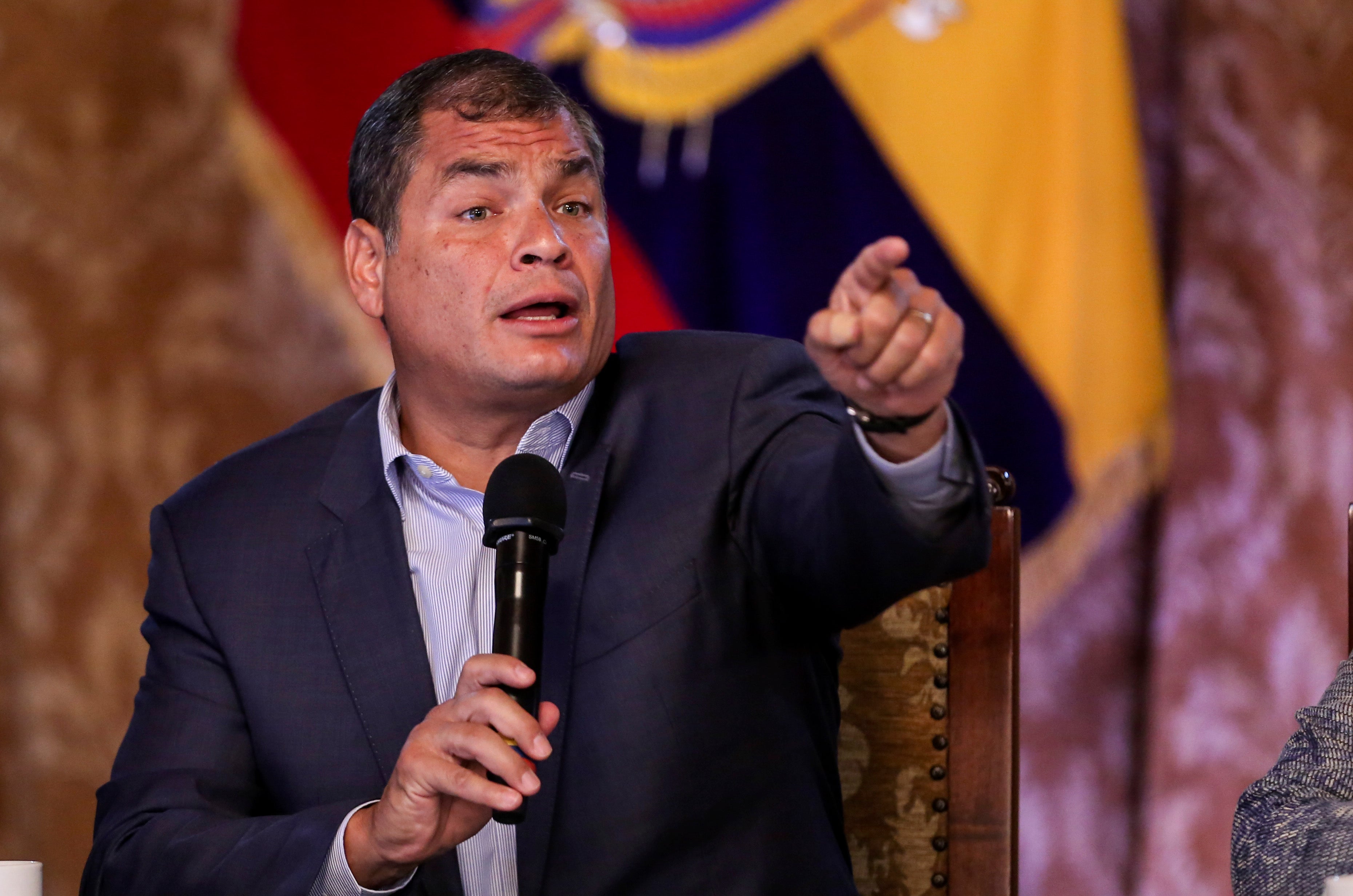 El presidente de Ecuador describe a Trump como "un mono con navaja" , "un tipo muy elemental" que "no entiende nada" El presidente de Ecuador describe a Trump como "un mono con navaja" , "un tipo muy elemental" que "no entiende nada"