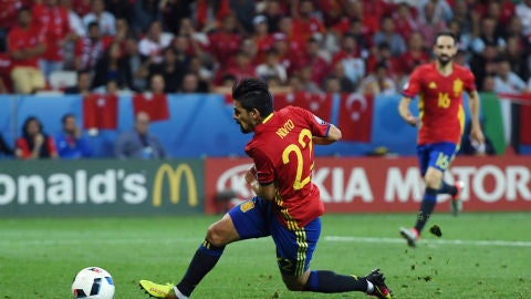 Nolito haciendo el 2-0 de Espa&ntilde;a