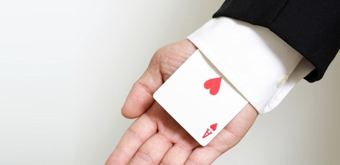Guardarse un as en la manga / Keep an ace up the sleeve Guardarse un as en la manga / Keep an ace up the sleeve