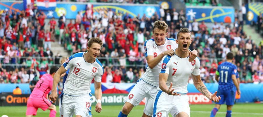 Necid celebra el empate definitivo ante Croacia Necid celebra el empate definitivo ante Croacia
