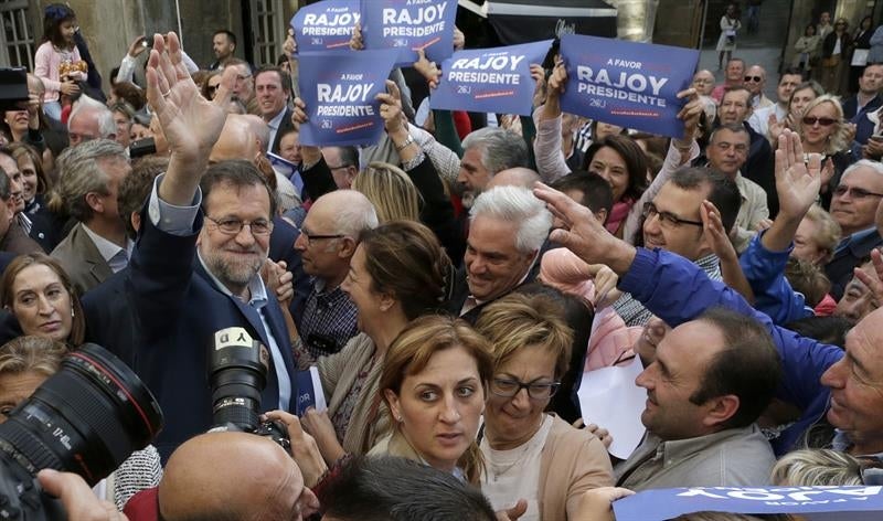 Rajoy avisa al PSOE y Ciudadanos de que no sumarán, por lo que necesitarán a Podemos Rajoy avisa al PSOE y Ciudadanos de que no sumarán, por lo que necesitarán a Podemos