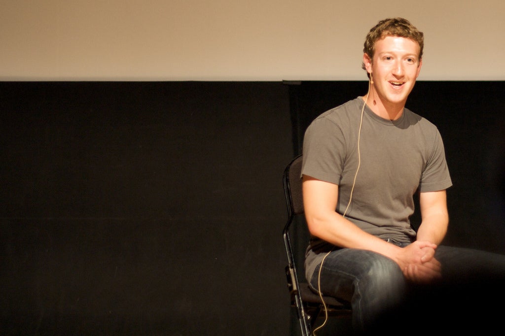 Mark Zuckerberg recuerda a Trump que EEUU "es una nación de inmigrantes" y carga contra sus medidas en materia migratoria Mark Zuckerberg recuerda a Trump que EEUU "es una nación de inmigrantes" y carga contra sus medidas en materia migratoria
