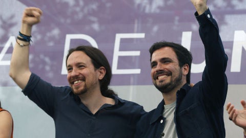 Pablo Iglesias y Alberto Garz&oacute;n durante el mitin de cierre de la campa&ntilde;a electoral de Unidos Podemos