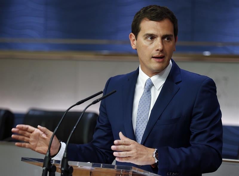 Albert Rivera: "Para que apoyemos al PP, Rajoy tiene que abandonar el sillón de la presidencia" Albert Rivera: "Para que apoyemos al PP, Rajoy tiene que abandonar el sillón de la presidencia"