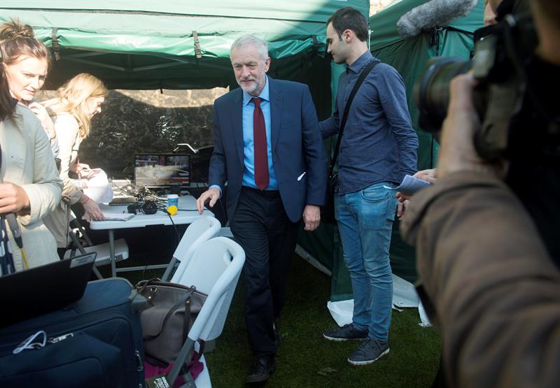 Corbyn descarta dimitir y pide "unidad" al Partido Laborista Corbyn descarta dimitir y pide "unidad" al Partido Laborista