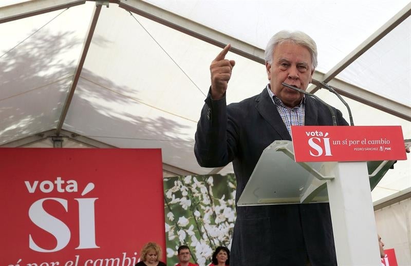 González recomienda al PSOE no pactar con Podemos por querer "trocear" España González recomienda al PSOE no pactar con Podemos por querer "trocear" España