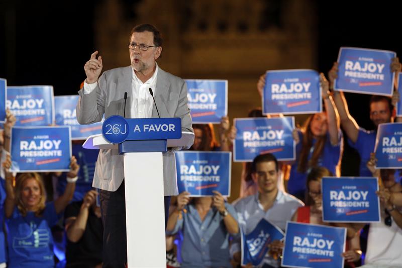 Rajoy: "La clave es sumar a todos los que pensamos igual" Rajoy: "La clave es sumar a todos los que pensamos igual"