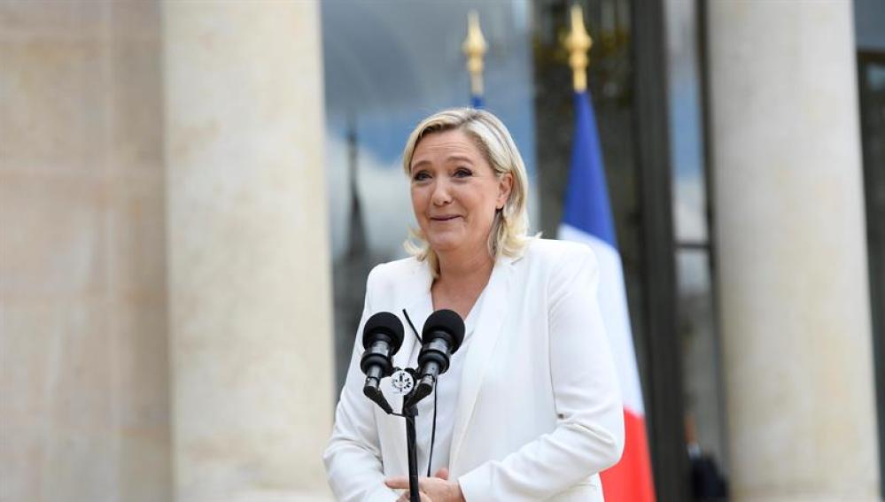 Marine Le Pen tras su reunión con Hollande
