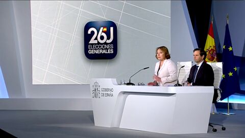 Frame 6.275294 de: El Gobierno destaca la "absoluta normalidad" en la apertura de los colegios electorales en toda Espa&ntilde;a