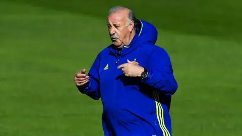Del Bosque da instrucciones en un entrenamiento Del Bosque da instrucciones en un entrenamiento