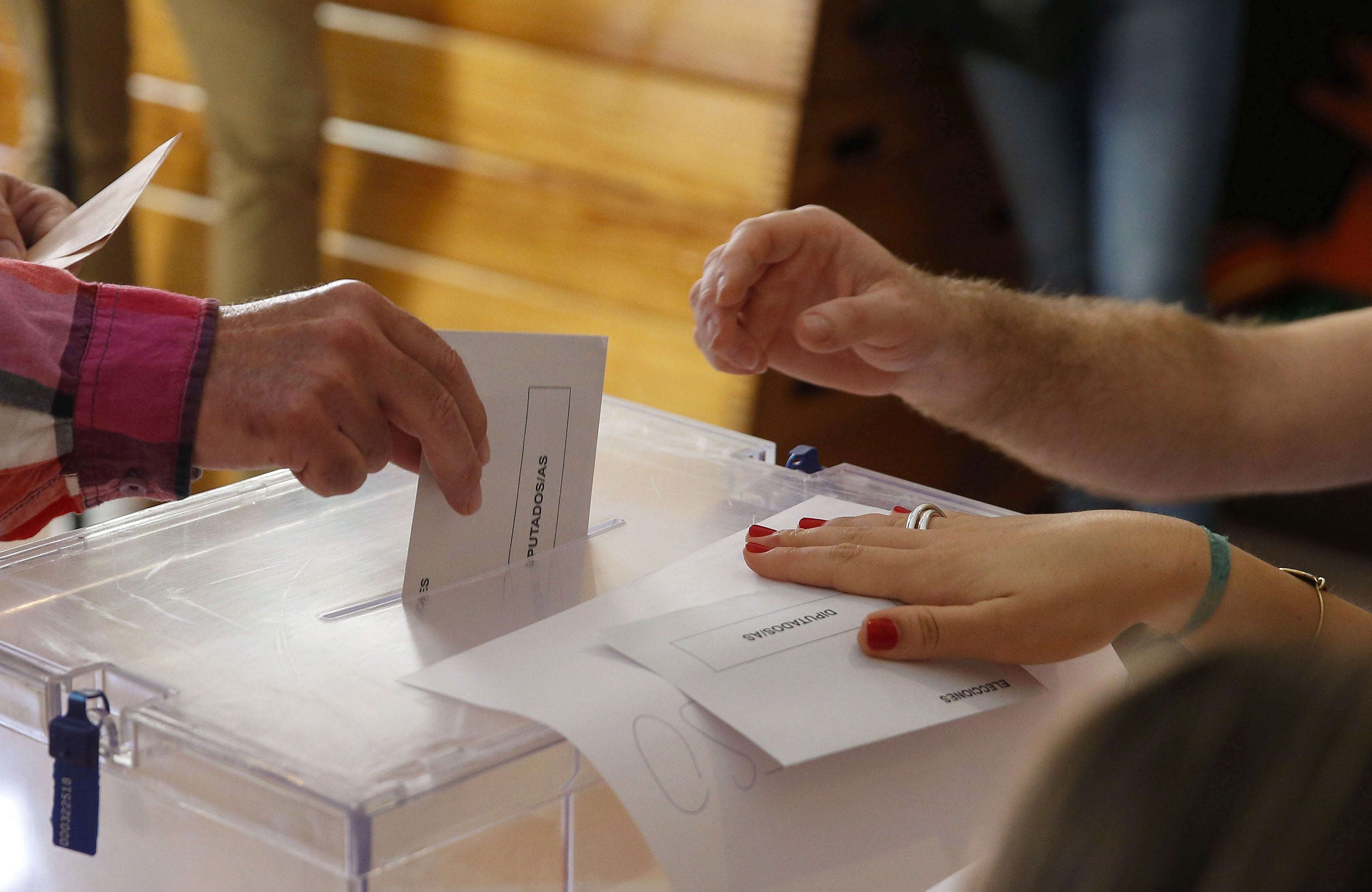 Los periódicos publican distintas encuestas electorales tras los cambios en el Gobierno Los periódicos publican distintas encuestas electorales tras los cambios en el Gobierno