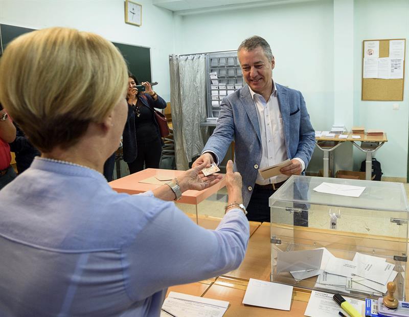 Urkullu espera que las elecciones sean "positivas" para los vascos Urkullu espera que las elecciones sean "positivas" para los vascos