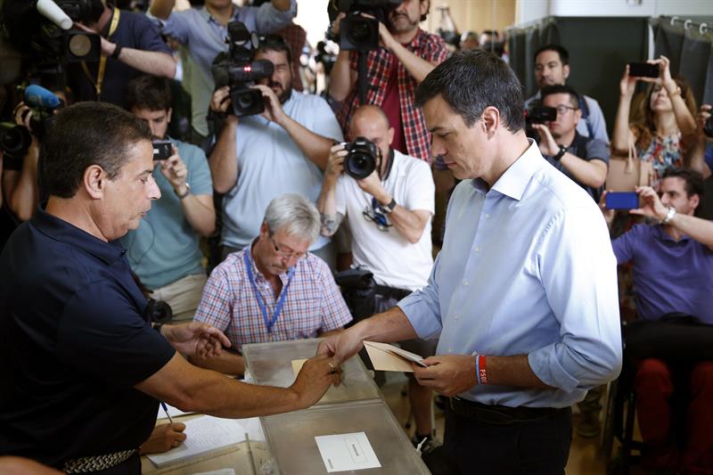 Sánchez: "Espero que todos los españoles aprovechemos este día para acudir a votar" Sánchez: "Espero que todos los españoles aprovechemos este día para acudir a votar"