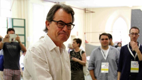 Artur Mas deposita su voto