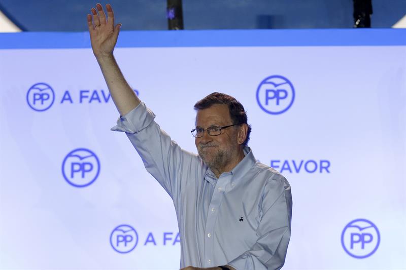 La criba mediática: "Rajoy ofrecerá a Sánchez un Gobierno de salvación nacional", afirma 'El Mundo' La criba mediática: "Rajoy ofrecerá a Sánchez un Gobierno de salvación nacional", afirma 'El Mundo'