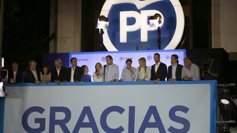 Celebración en el balcón de la sede del PP por el 26J Celebración en el balcón de la sede del PP por el 26J