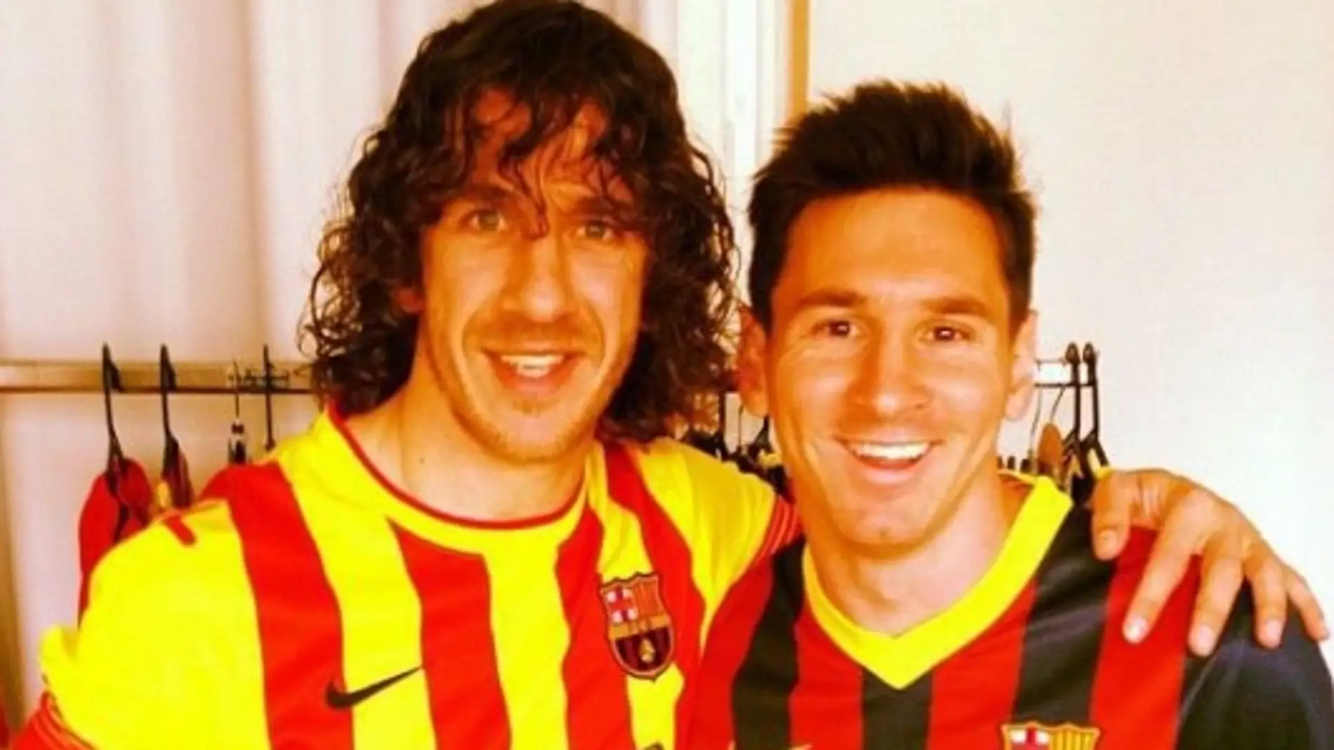 Carles Puyol junto a Leo Messi