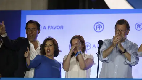 Mariano Rajoy celebra su triunfo en la sede del PP Mariano Rajoy celebra su triunfo en la sede del PP
