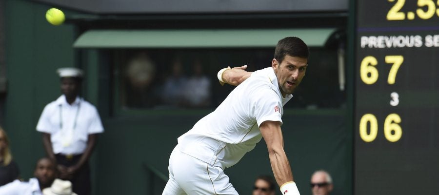 Arrollador debut de Djokovic en Wimbledon Arrollador debut de Djokovic en Wimbledon