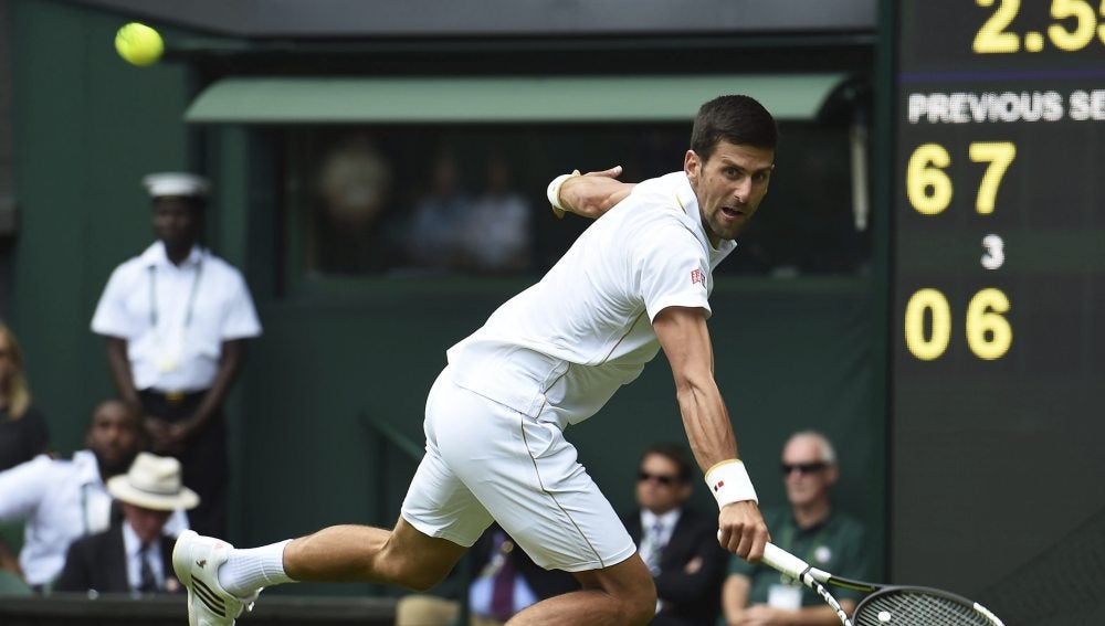 Arrollador debut de Djokovic en Wimbledon