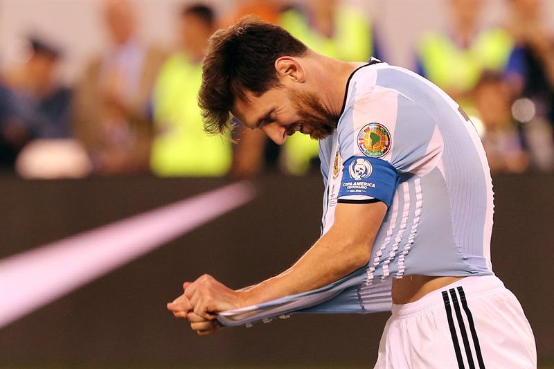 Messi anuncia su adiós a la albiceleste: "Lo intenté pero no pude ganar un título con la selección" Messi anuncia su adiós a la albiceleste: "Lo intenté pero no pude ganar un título con la selección"