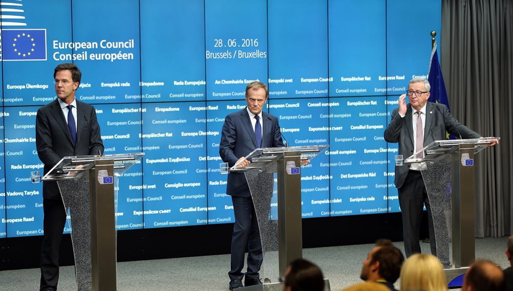 Jean-Claude Juncker, Donald Tusk y Mark Rutte	