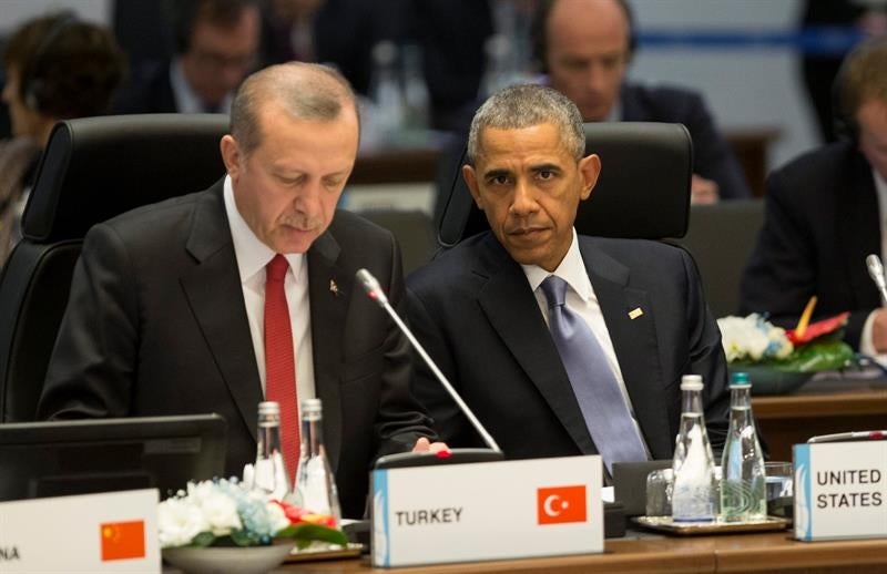 Obama llama a Erdogan para trasladarle su solidaridad y condena por el atentado en Estambul Obama llama a Erdogan para trasladarle su solidaridad y condena por el atentado en Estambul