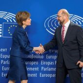 El Presidente del Parlamento Europeo, el alemán Martin Schulz, y la ministra principal escocesa, Nicola Sturgeon