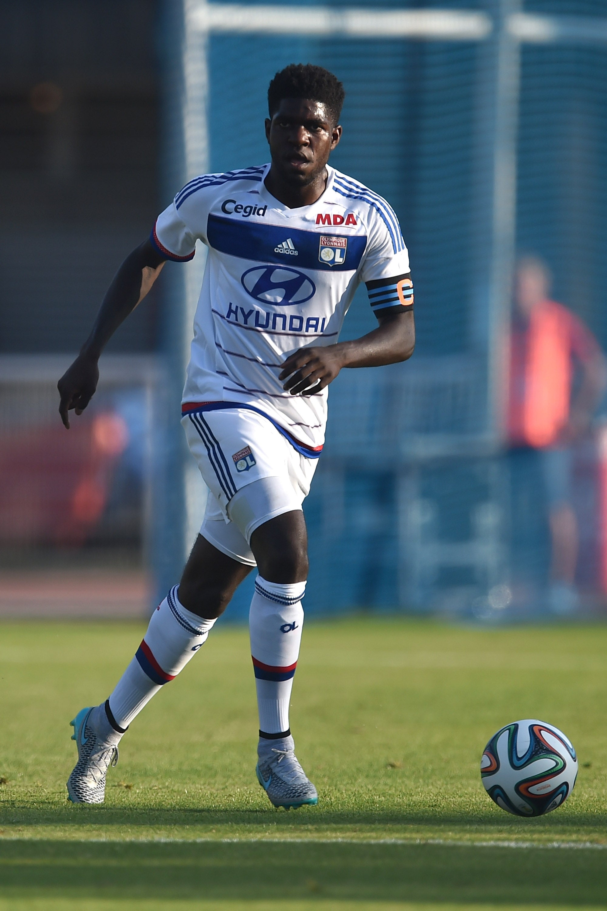 El Barcelona cierra el fichaje del central francés Umtiti El Barcelona cierra el fichaje del central francés Umtiti