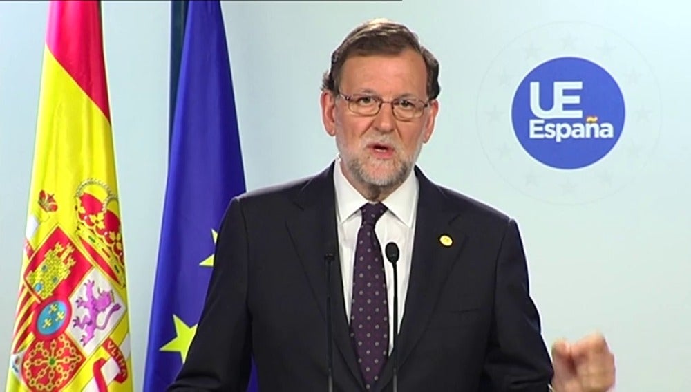 Frame 2.030226 de: Rajoy avisa de que "si Reino Unido se va, Escocia también se va"
