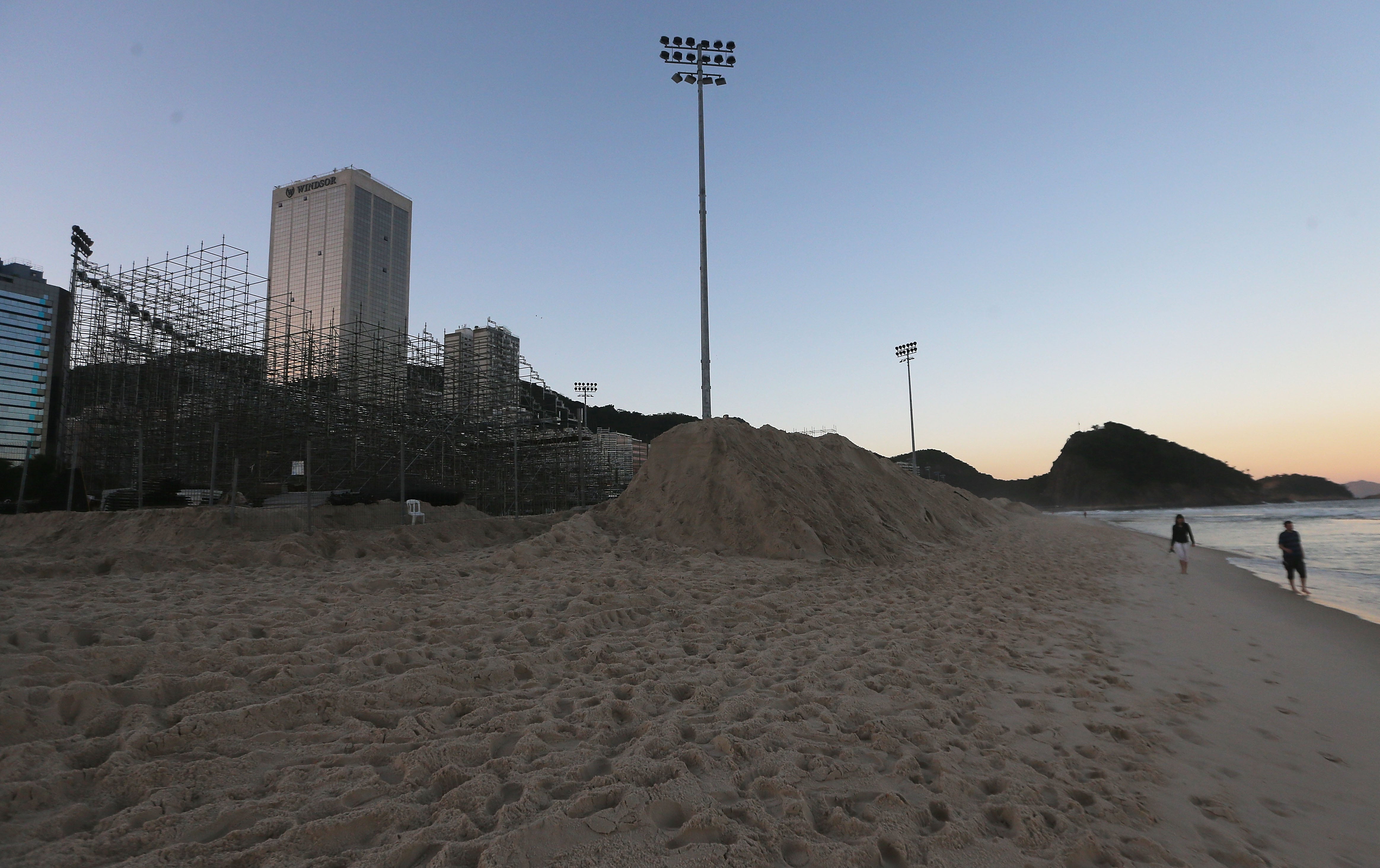 Aparecen restos de un cuerpo mutilado en Copacabana, la sede de voley playa en los Juegos de Río Aparecen restos de un cuerpo mutilado en Copacabana, la sede de voley playa en los Juegos de Río