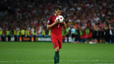 Cristiano besa el bal&oacute;n