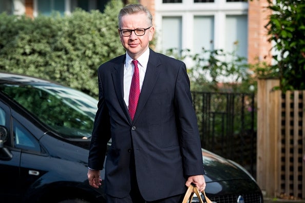 El titular de Justicia británico recibe presiones para retirarse de la carrera por la sucesión de Cameron El titular de Justicia británico recibe presiones para retirarse de la carrera por la sucesión de Cameron