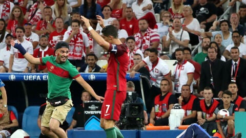 Un espont&aacute;neo, ante Cristiano