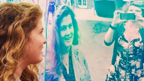 Evie Prichard es una joven que sufre prosopagnosia Evie Prichard es una joven que sufre prosopagnosia