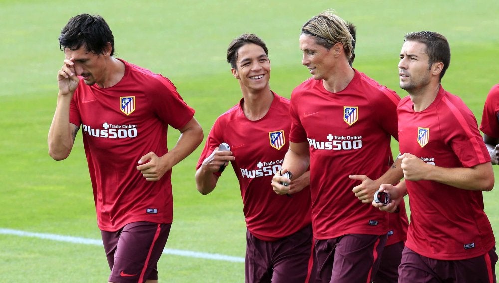 Fernando Torres y Oliver Torres, en el entrenamiento en el Cerro del Espino.