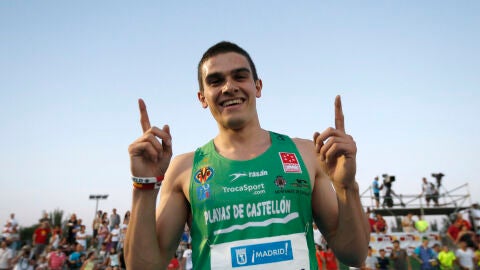 El atleta espa&ntilde;ol Bruno Hortelano celebra su pase a la final de 100 metros