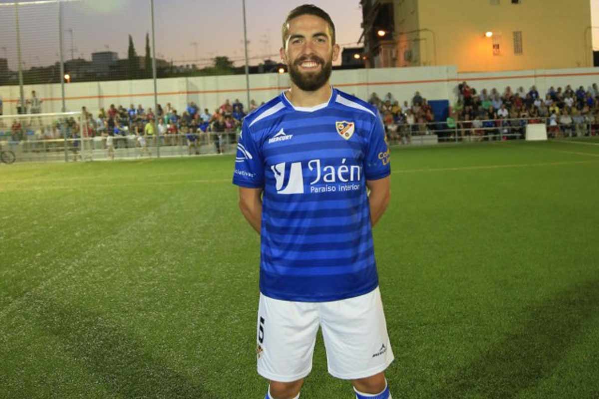 Fran Carles, jugador del Linares, fallece por un fallo multiorgánico Fran Carles, jugador del Linares, fallece por un fallo multiorgánico