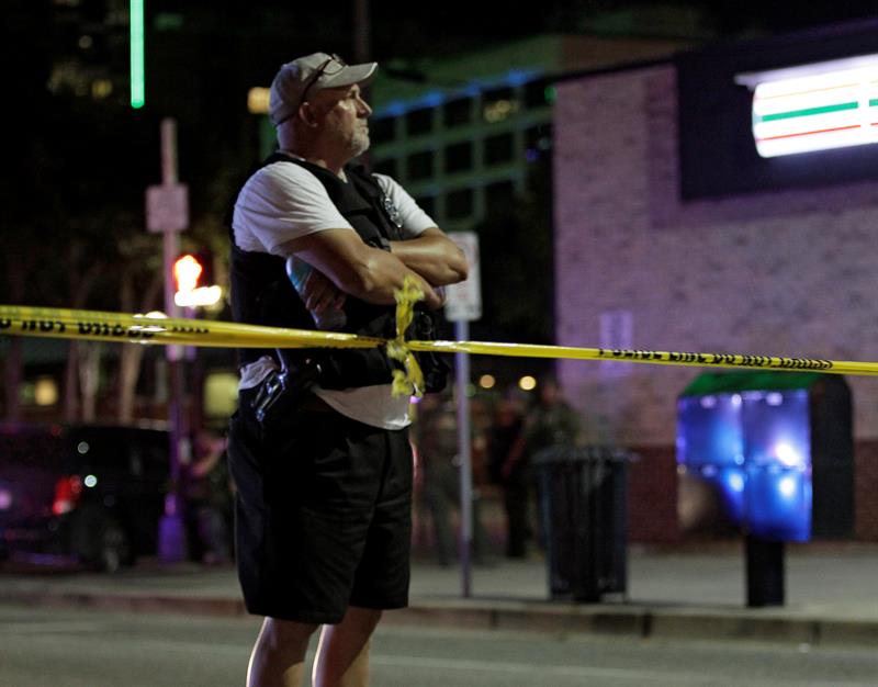Uno de los sospechosos de la matanza de Dallas quería "matar policías blancos" Uno de los sospechosos de la matanza de Dallas quería "matar policías blancos"